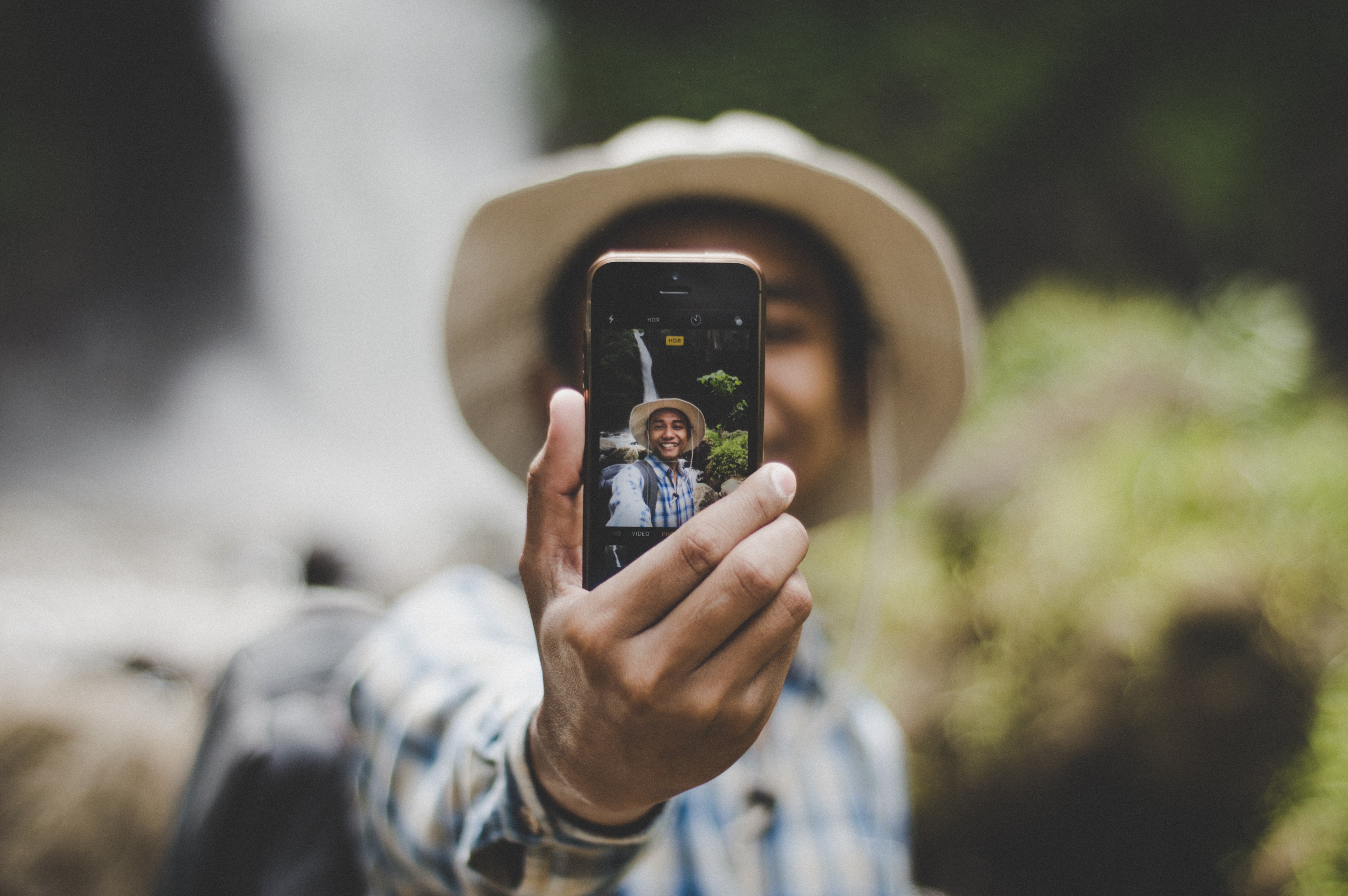 Kamu Mungkin Sudah Melakukan Selfie Dengan Cara yang Salah Selama Ini