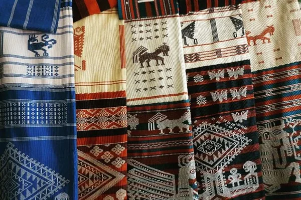 kerajinan khas indonesia kain tenun