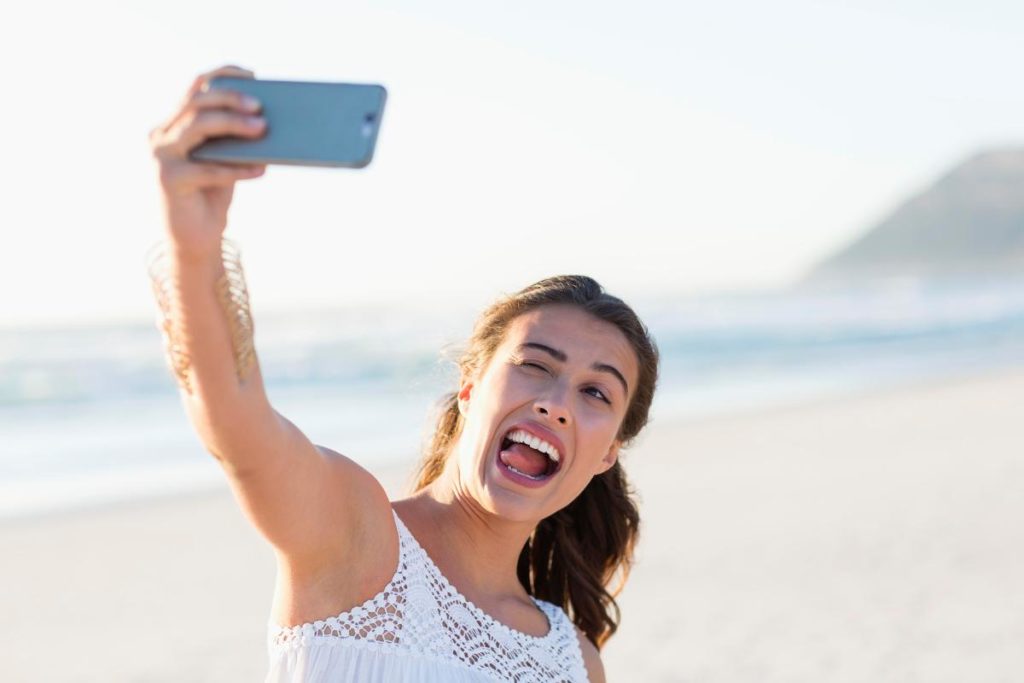 Tips Selfie Yang Benar Agar Tampil Maksimal! - Inspirasi Shopee