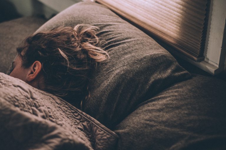 Sering Susah Tidur? Lakukan 6 Cara Ini Agar Lekas Terlelap