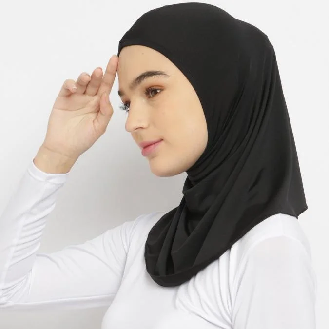 kerudung hitam olahraga