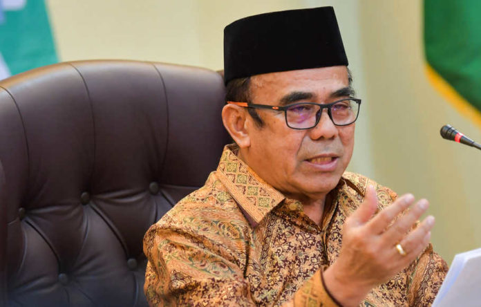 Menteri Agama Fachrul Razi memberi keterangan pers di Kantor Kementerian Agama, Jakarta, Selasa (18/2/2020). lebaran