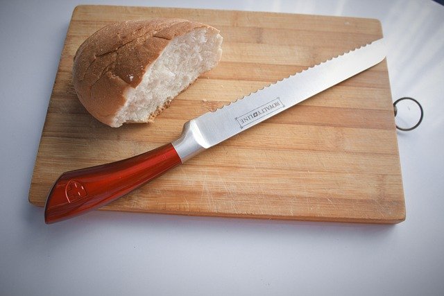 Bread knife