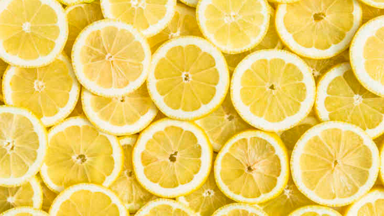 Ampuh! Gunakan 5 Masker Alami Untuk Menghilangkan Bruntusan lemon health benefits 1296x728 feature