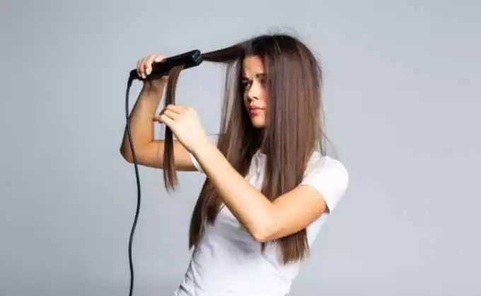 Kurangi penggunaan styling rambut