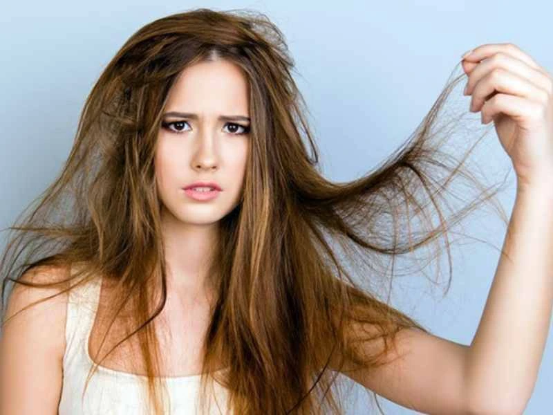 Cara mengatasi rambut kering dan mengembang secara alami