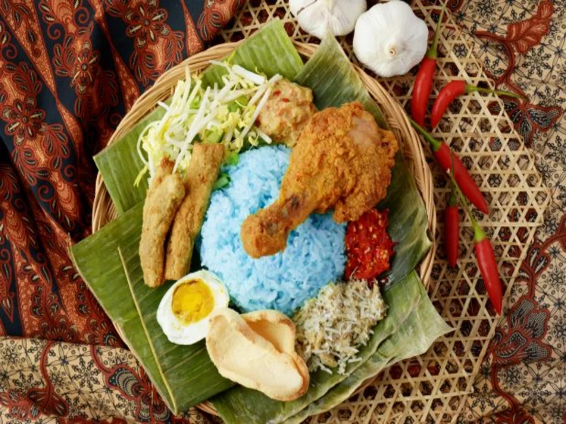 nasi kerabu makanan khas malaysia