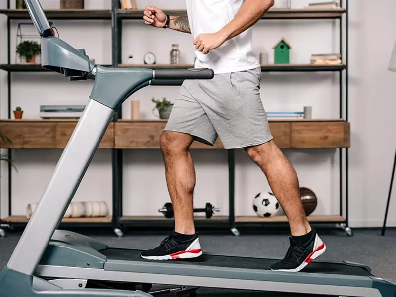 Treadmill Alat Olahraga di Rumah