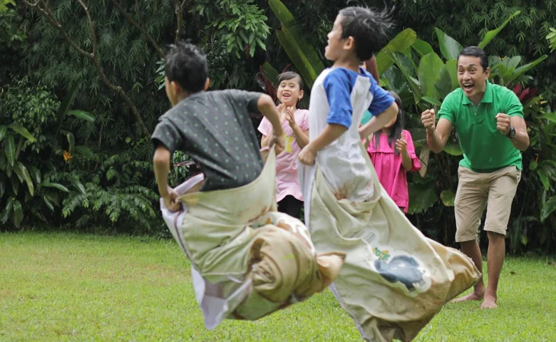 permainan tradisional balap karung