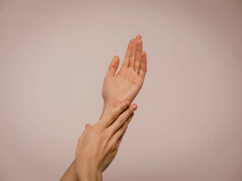 Cara Menghaluskan Telapak Tangan