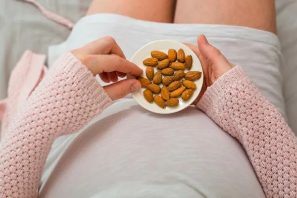 Daftar Manfaat Kacang Almond untuk Ibu Hamil