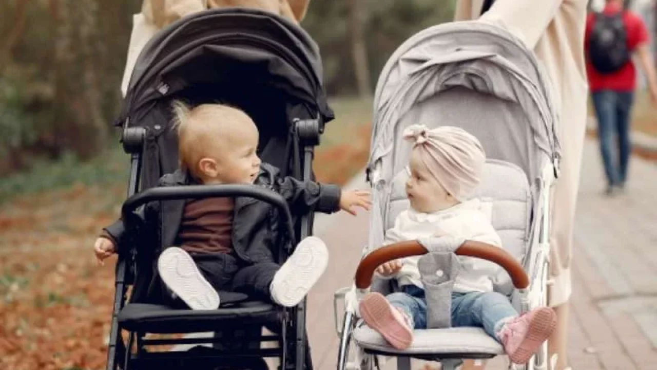 7 Merek Stroller Bayi Terbaik Cocok untuk Newborn Hingga Balita