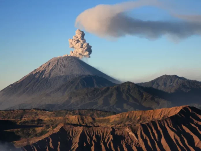 Gunung berapi aktif di indonesia