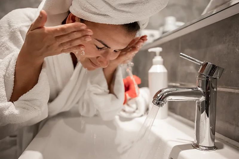 cara membersihkan badan wajah facial wash