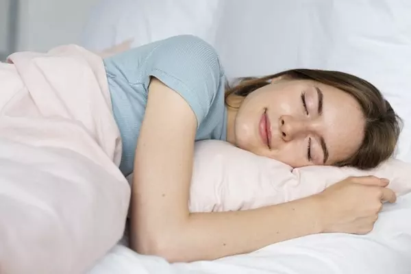 4 Posisi Tidur yang Baik Beserta Manfaat Kesehatannya
