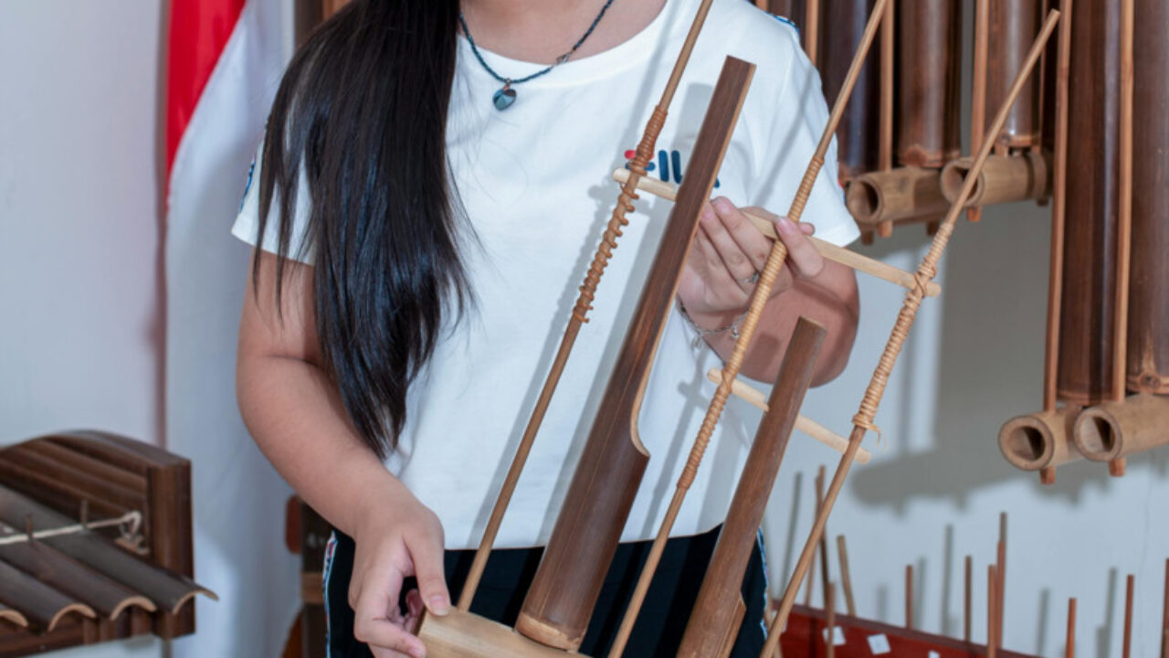 10 Alat Musik Tradisional Nusa Tenggara Timur Lengkap