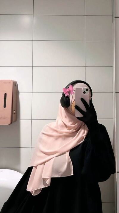 warna kerudung yang cocok untuk baju hitam