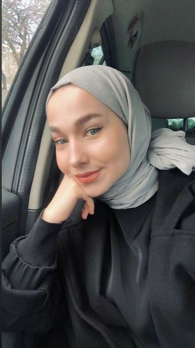 warna kerudung yang cocok untuk baju hitam