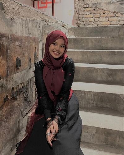 warna kerudung yang cocok untuk baju hitam