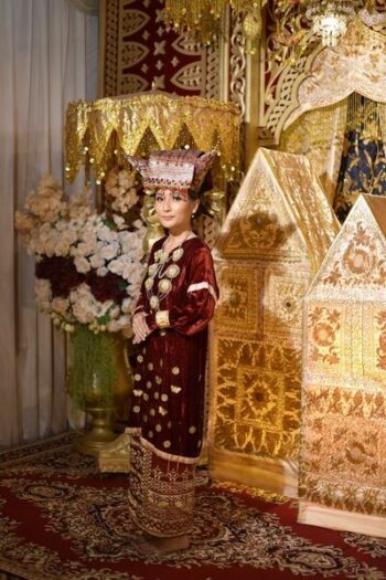 38 Pakaian Adat Indonesia, Lengkap! - Inspirasi Shopee