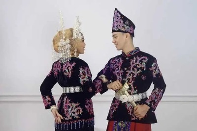 pakaian adat indonesia