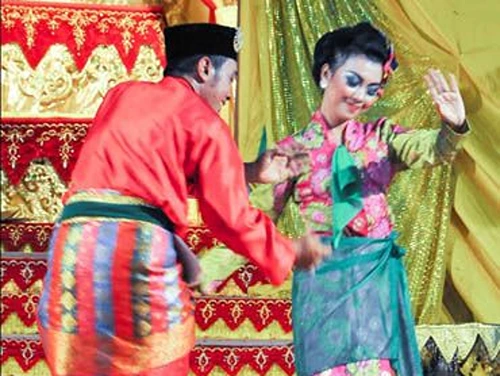 Tarian daerah tari Serampang Dua Belas