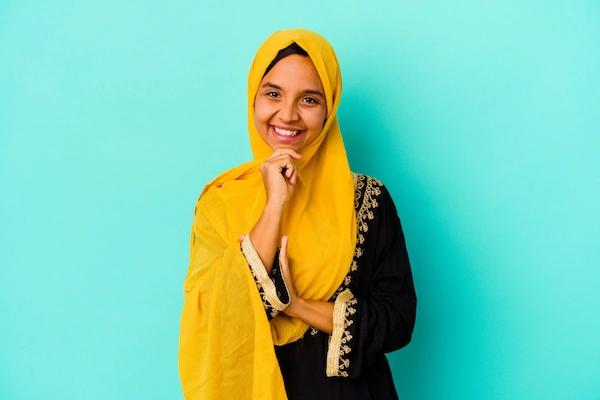 17. Warna hijab yang cocok untuk kulit sawo matang Warna Mustard